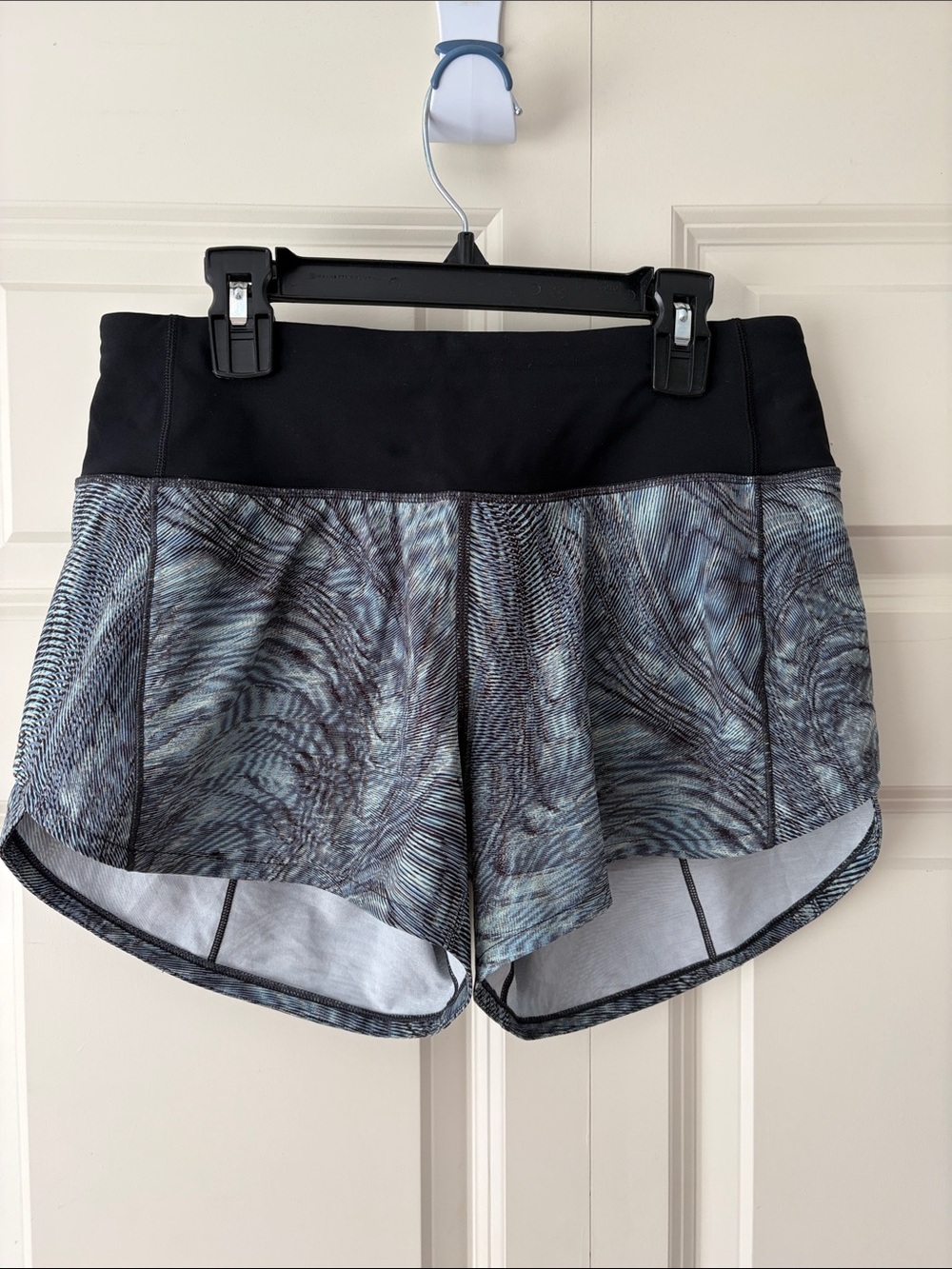 Lululemon Speed Up Shorts Size 4 Tall